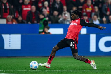 LEVERKUSEN, ALMANY - 28 Mart 2025 Jeremie Frimpong - Bundesliga, maç 27. Bayer Leverkusen, Bayarena 'da Bochum' a karşı.