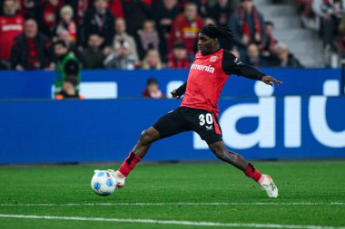 LEVERKUSEN, ALMANY - 28 Mart 2025 Jeremie Frimpong - Bundesliga, maç 27. Bayer Leverkusen, Bayarena 'da Bochum' a karşı.