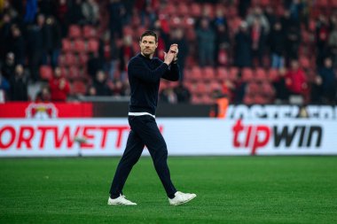 LEVERKUSEN, ALMANY - 28 Mart 2025: Xabi Alonso - Bundesliga, maç 27. Bayer Leverkusen, Bayarena 'da Bochum' a karşı.