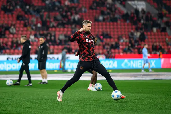 LEVERKUSEN, ALMANY - 28 Mart 2025: Robert Andrich - Bundesliga, maç 27. Bayer Leverkusen, Bayarena 'da Bochum' a karşı.