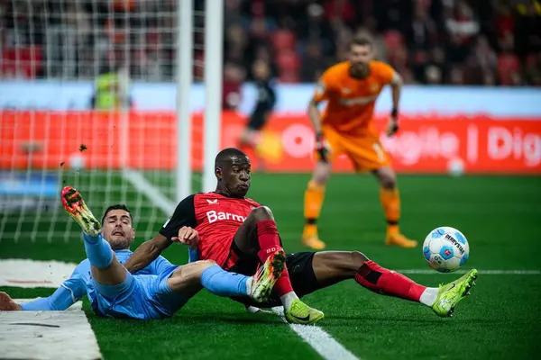 LEVERKUSEN, ALMANY - 28 Mart 2025: Nordi Mukiele, Georgios Masouras - Bundesliga, maç 27. Bayer Leverkusen, Bayarena 'da Bochum' a karşı.