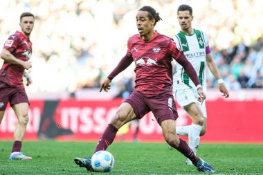 MOENCHENGLADBACH, ALMANY - 29 Mart 2025: Yussuf Poulsen - Bundesliga, maç 27. Borussia Moenchengladbach Borussia Park 'ta RB Leipzig' e karşı.