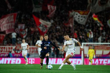 COLOGNE, ALMANY - 5 Nisan 2025: Tim Lemperle, 2.Bundesliga 1 'in futbol maçı. FC Koeln, Hertha BSC 'ye karşı Rhein Enerji Stadyumu' nda