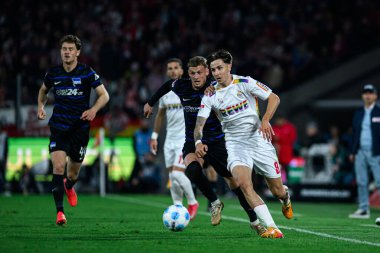 COLOGNE, ALMANY - 5 Nisan 2025: Denis Huseinbasic, 2.Bundesliga 1 'in futbol maçı. FC Koeln, Hertha BSC 'ye karşı Rhein Enerji Stadyumu' nda