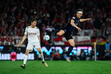 COLOGNE, ALMANY - 5 Nisan 2025: Dominique Heintz, Fabian Reese, 2.Bundesliga 1 futbol maçı. FC Koeln, Hertha BSC 'ye karşı Rhein Enerji Stadyumu' nda
