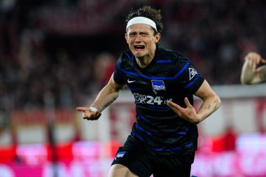 COLOGNE, ALMANY - 5 Nisan 2025: Fabian Reese, 2.Bundesliga 1 'in futbol maçı. FC Koeln, Hertha BSC 'ye karşı Rhein Enerji Stadyumu' nda