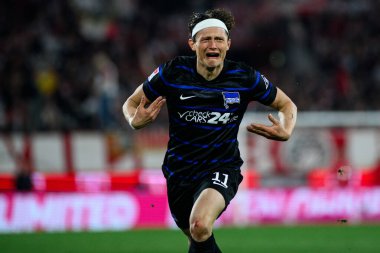 COLOGNE, ALMANY - 5 Nisan 2025: Fabian Reese, 2.Bundesliga 1 'in futbol maçı. FC Koeln, Hertha BSC 'ye karşı Rhein Enerji Stadyumu' nda