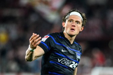 COLOGNE, ALMANY - 5 Nisan 2025: Fabian Reese, 2.Bundesliga 1 'in futbol maçı. FC Koeln, Hertha BSC 'ye karşı Rhein Enerji Stadyumu' nda