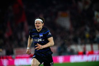 COLOGNE, ALMANY - 5 Nisan 2025: Fabian Reese, 2.Bundesliga 1 'in futbol maçı. FC Koeln, Hertha BSC 'ye karşı Rhein Enerji Stadyumu' nda