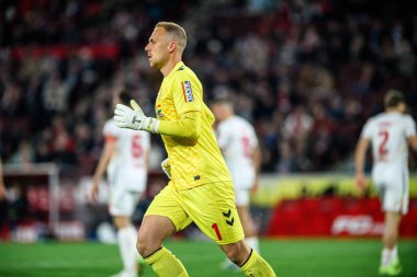 COLOGNE, GERMANY - 5 Nisan 2025: Marvin Schwaebe - Rhein Energie Stadion 'da 2.Bundesliga 1.FC Koeln' e karşı Hertha BSC maçı