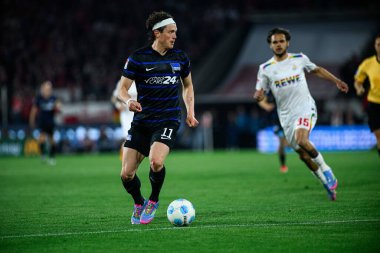 COLOGNE, GERMANY - 5 Nisan 2025: Fabian Reese - Rhein Energie Stadion 'da 2.Bundesliga 1.FC Koeln' e karşı Hertha BSC maçı