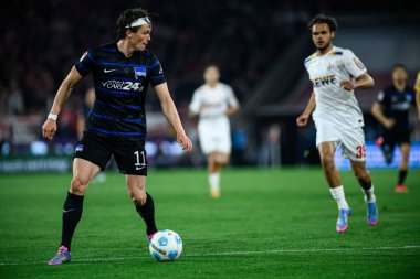 COLOGNE, GERMANY - 5 Nisan 2025: Fabian Reese - Rhein Energie Stadion 'da 2.Bundesliga 1.FC Koeln' e karşı Hertha BSC maçı