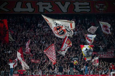 COLOGNE, GERMANY - 5 Nisan 2025: 2.B1 futbol maçı FC Koeln, Hertha BSC 'ye karşı Rhein Enerji Stadyumu' nda