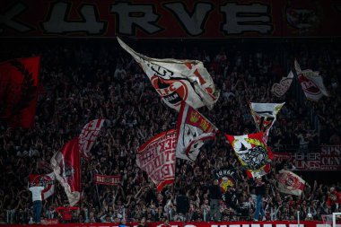 COLOGNE, GERMANY - 5 Nisan 2025: 2.B1 futbol maçı FC Koeln, Hertha BSC 'ye karşı Rhein Enerji Stadyumu' nda