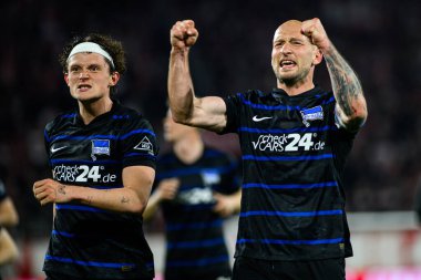 COLOGNE, GERMANY - 5 APRIL, 2025: Toni Leistner, Fabian Reese - Rhein Energie Stadion 'da 2.Bundesliga 1.FC Koeln' e karşı Hertha BSC maçı