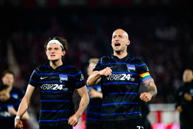 COLOGNE, GERMANY - 5 APRIL, 2025: Toni Leistner, Fabian Reese - Rhein Energie Stadion 'da 2.Bundesliga 1.FC Koeln' e karşı Hertha BSC maçı