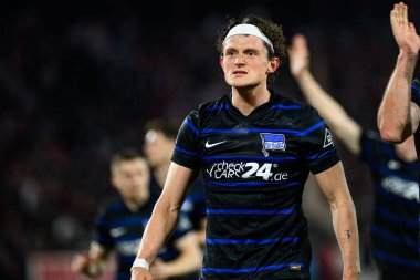 COLOGNE, ALMANY - 5 Nisan 2025: Fabian Reese, 2.Bundesliga 1 'in futbol maçı. FC Koeln, Hertha BSC 'ye karşı Rhein Enerji Stadyumu' nda