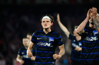 COLOGNE, GERMANY - 5 Nisan 2025: Fabian Reese - Rhein Energie Stadion 'da 2.Bundesliga 1.FC Koeln' e karşı Hertha BSC maçı