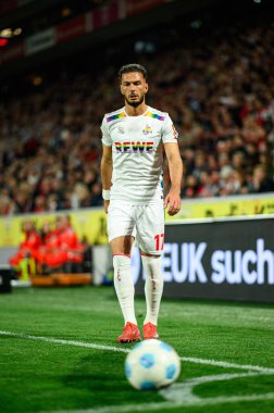 COLOGNE, GERMANY - 5 Nisan 2025: Leart Paqarada, Rhein Energie Stadion 'da 2.Bundesliga 1.FC Koeln' e karşı Hertha BSC maçı