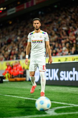 COLOGNE, GERMANY - 5 Nisan 2025: Leart Paqarada, Rhein Energie Stadion 'da 2.Bundesliga 1.FC Koeln' e karşı Hertha BSC maçı