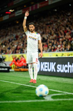 COLOGNE, GERMANY - 5 Nisan 2025: Leart Paqarada, Rhein Energie Stadion 'da 2.Bundesliga 1.FC Koeln' e karşı Hertha BSC maçı