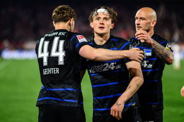 COLOGNE, ALMANY - 5 Nisan 2025: Fabian Reese, 2.Bundesliga 1 'in futbol maçı. FC Koeln, Hertha BSC 'ye karşı Rhein Enerji Stadyumu' nda