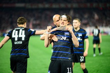 COLOGNE, ALMANY - 5 Nisan 2025: Fabian Reese, 2.Bundesliga 1 'in futbol maçı. FC Koeln, Hertha BSC 'ye karşı Rhein Enerji Stadyumu' nda