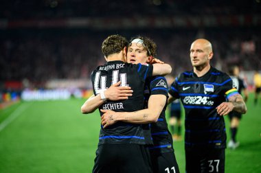 COLOGNE, ALMANY - 5 Nisan 2025: Fabian Reese, 2.Bundesliga 1 'in futbol maçı. FC Koeln, Hertha BSC 'ye karşı Rhein Enerji Stadyumu' nda