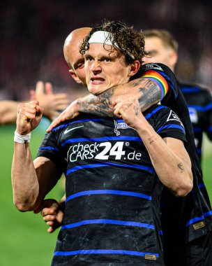 COLOGNE, ALMANY - 5 Nisan 2025: Fabian Reese, 2.Bundesliga 1 'in futbol maçı. FC Koeln, Hertha BSC 'ye karşı Rhein Enerji Stadyumu' nda