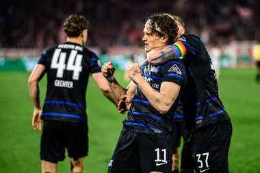 COLOGNE, ALMANY - 5 Nisan 2025: Fabian Reese, 2.Bundesliga 1 'in futbol maçı. FC Koeln, Hertha BSC 'ye karşı Rhein Enerji Stadyumu' nda