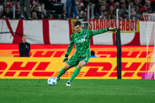 COLOGNE, ALMANY - 5 Nisan 2025: Tjark Ernst, 2.Bundesliga 1 'in futbol maçı. FC Koeln, Hertha BSC 'ye karşı Rhein Enerji Stadyumu' nda