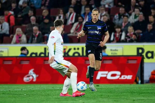 COLOGNE, GERMANY - 5 Nisan 2025: Derry Scherhant - Rhein Energie Stadion 'da 2.Bundesliga 1.FC Koeln' e karşı Hertha BSC maçı