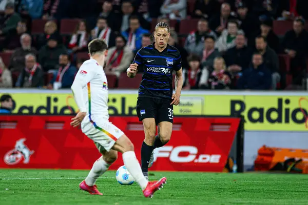 COLOGNE, GERMANY - 5 Nisan 2025: Derry Scherhant - Rhein Energie Stadion 'da 2.Bundesliga 1.FC Koeln' e karşı Hertha BSC maçı