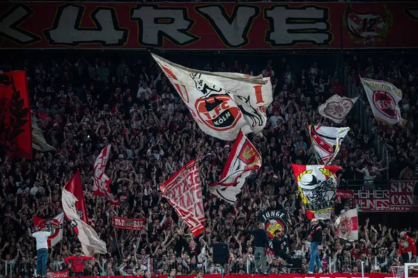 COLOGNE, GERMANY - 5 Nisan 2025: 2.B1 futbol maçı FC Koeln, Hertha BSC 'ye karşı Rhein Enerji Stadyumu' nda