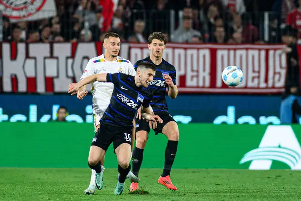 COLOGNE, GERMANY - 5 AY, 2025: Jonjoe Kenny - Rhein Energie Stadion 'da 2.Bundesliga 1.FC Koeln' e karşı Hertha BSC maçı