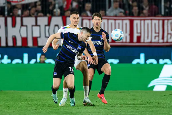COLOGNE, GERMANY - 5 AY, 2025: Jonjoe Kenny - Rhein Energie Stadion 'da 2.Bundesliga 1.FC Koeln' e karşı Hertha BSC maçı