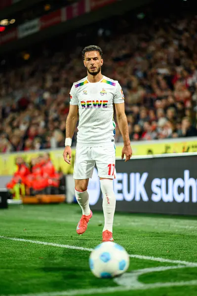 COLOGNE, GERMANY - 5 Nisan 2025: Leart Paqarada, Rhein Energie Stadion 'da 2.Bundesliga 1.FC Koeln' e karşı Hertha BSC maçı