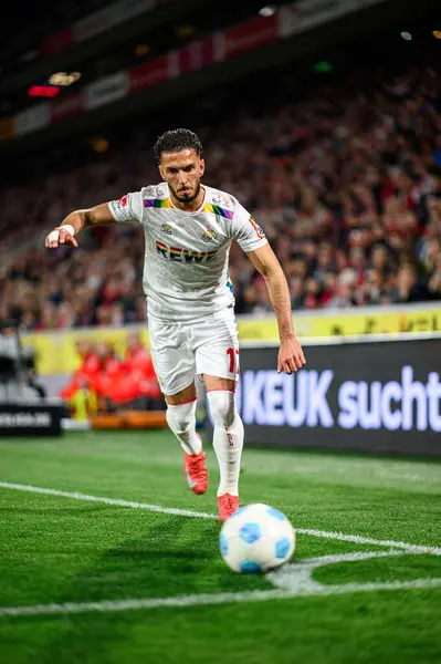 COLOGNE, GERMANY - 5 Nisan 2025: Leart Paqarada, Rhein Energie Stadion 'da 2.Bundesliga 1.FC Koeln' e karşı Hertha BSC maçı