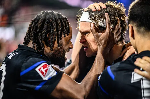 COLOGNE, ALMANY - 5 Nisan 2025: Fabian Reese, 2.Bundesliga 1 'in futbol maçı. FC Koeln, Hertha BSC 'ye karşı Rhein Enerji Stadyumu' nda