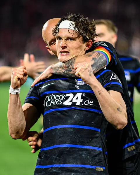 COLOGNE, ALMANY - 5 Nisan 2025: Fabian Reese, 2.Bundesliga 1 'in futbol maçı. FC Koeln, Hertha BSC 'ye karşı Rhein Enerji Stadyumu' nda