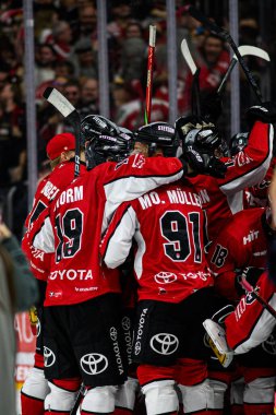 COLOGNE, Almanya - 14 Nisan 2025: Moritz Mueller - Hokey play-off maçı DeL KOELNER HAIE - ERC INGOLSTADT at Lanxess Arena. Sadece yazı işleri için. Satmak veya dağıtmak yasaktır.