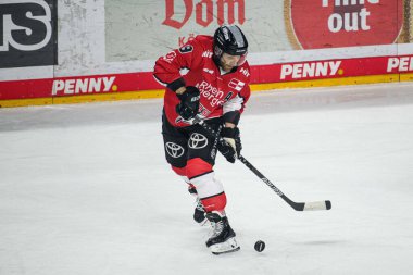 COLOGNE, Almanya - 14 Nisan 2025: Frederik Storm - Hokey play-off maçı DeL KOELNER HAIE - ERC INGOLSTADT at Lanxess Arena. Sadece yazı işleri için. Satmak veya dağıtmak yasaktır.