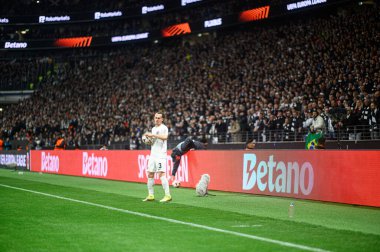 FRANKFURT, GERMANY - 17 Nisan 2025: Arthur Theate - Eintracht Frankfurt ile Tottenham Hotspur F.C. arasındaki UEFA Avrupa Ligi maçı Deutsche Bank Park 'ta..