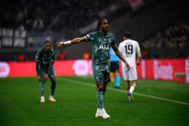 FRANKFURT, GERMANY - 17 Nisan 2025: Mathys Tel - Eintracht Frankfurt ile Tottenham Hotspur F.C. arasındaki UEFA Avrupa Ligi maçı Deutsche Bank Park 'ta..