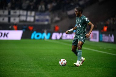 FRANKFURT, GERMANY - 17 Nisan 2025: Mathys Tel - Eintracht Frankfurt ile Tottenham Hotspur F.C. arasındaki UEFA Avrupa Ligi maçı Deutsche Bank Park 'ta..