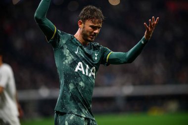 FRANKFURT, GERMANY - 17 Nisan 2025: James Maddison - Eintracht Frankfurt ile Tottenham Hotspur F.C. arasındaki UEFA Avrupa Ligi maçı Deutsche Bank Park 'ta..