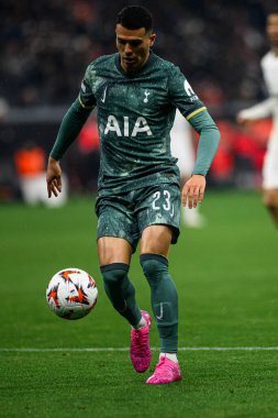 FRANKFURT, GERMANY - 17 APRIL, 2025: Pedro Porro - Eintracht Frankfurt ile Tottenham Hotspur F.C. arasındaki UEFA Avrupa Ligi maçı Deutsche Bank Park 'ta..