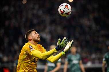 FRANKFURT, GERMANY - 17 Nisan 2025: Guglielmo Vicario - Eintracht Frankfurt ile Tottenham Hotspur F.C. arasındaki UEFA Avrupa Ligi maçı Deutsche Bank Park 'ta..