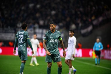 FRANKFURT, GERMANY - 17 Nisan 2025: Cristian Romero - Eintracht Frankfurt ile Tottenham Hotspur F.C. arasındaki UEFA Avrupa Ligi maçı Deutsche Bank Park 'ta..