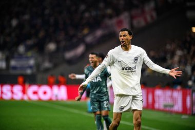 FRANKFURT, GERMANY - 17 Nisan 2025: Hugo Ekitike - Eintracht Frankfurt ile Tottenham Hotspur F.C. arasındaki UEFA Avrupa Ligi maçı Deutsche Bank Park 'ta..